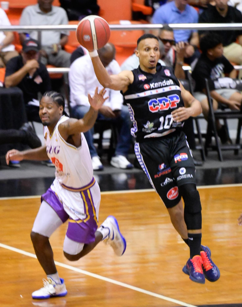 CDP aplasta al GUG y se coloca a un paso semifinal en Santiago