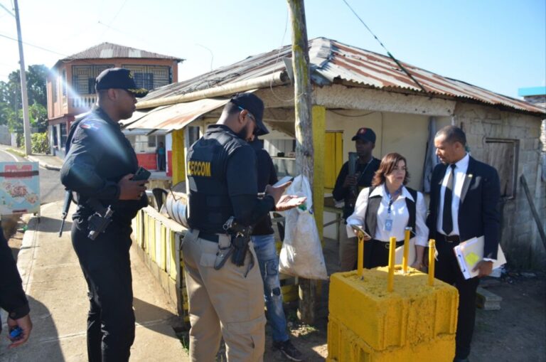 CECCOM decomisa 1,557 galones de gasoil y equipos por un valor total de
RD$1,091,894