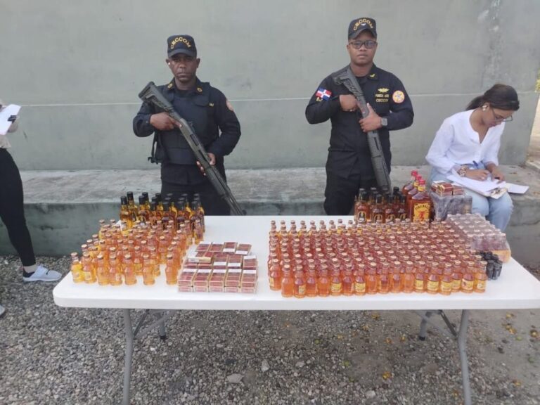 CECCOM DECOMISA MERCANCÍAS ILÍCITAS EN LOMA DE CABRERA POR UN VALOR ESTIMADO DE RD$52,792