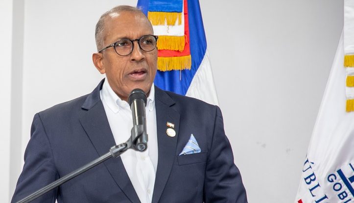 Designan a Félix Santana en el consejo directores del Reservas