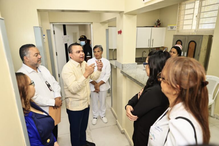 Dice el SNS garantiza en 100% suministros de sus programas