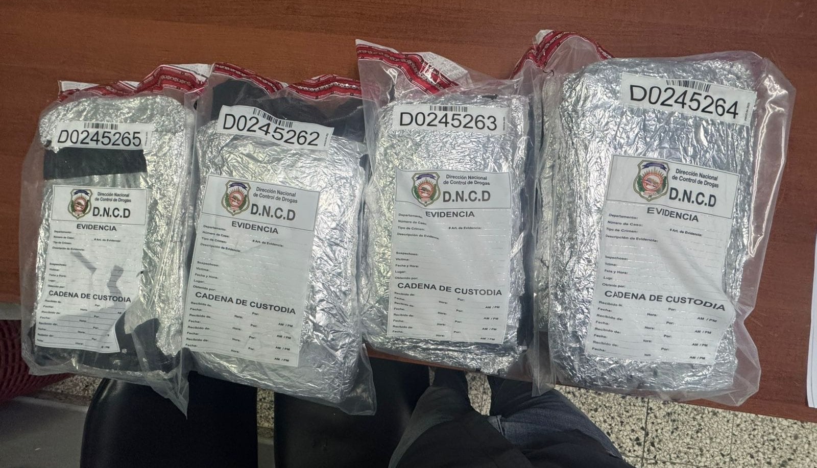 DNCD ocupa 136 paquetes de cocaína en lancha iba a P