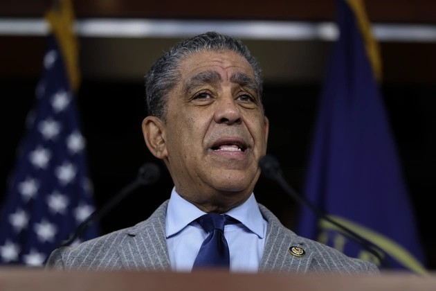 Espaillat entregará 500,000 dólares a escuela Manhattan