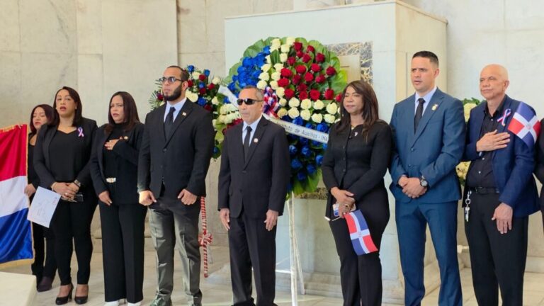 INAVI rinde homenaje a los Padres de la Patria