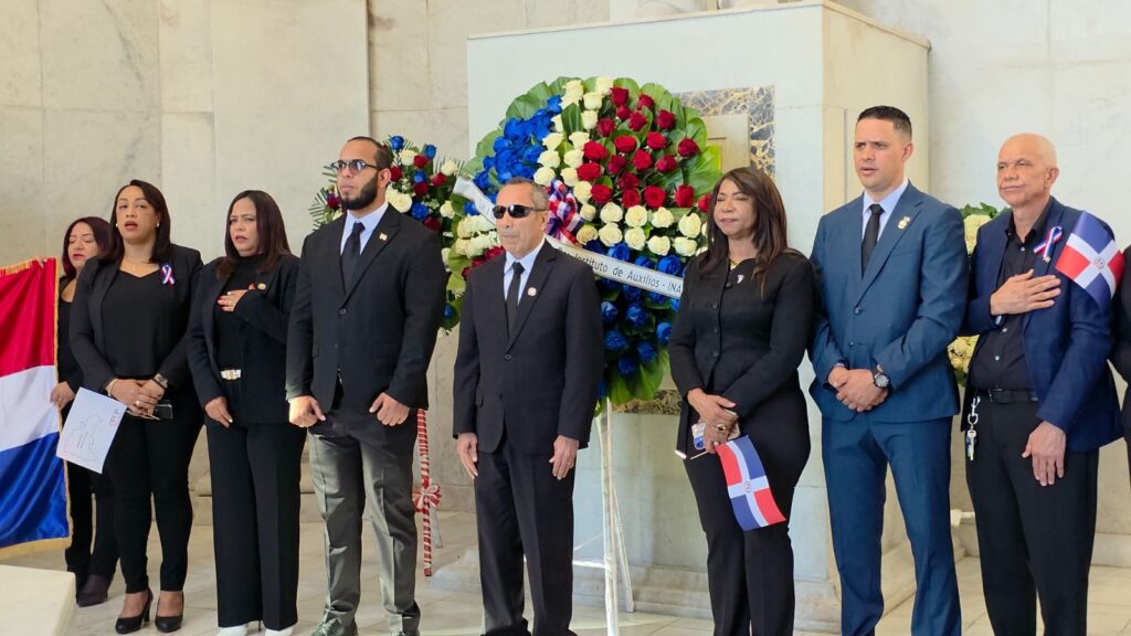 INAVI rinde homenaje a los Padres de la Patria