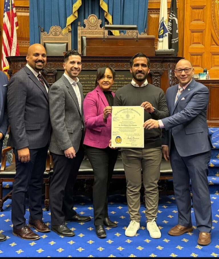 Luis Cruz Jiminiam recibe múltiples reconocimientos oficiales en Massachusetts, incluyendo el Máximo Galardón de la Juventud.