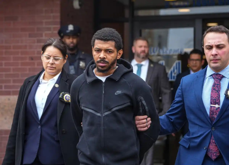 NY: Se entrega dominicano era buscado por asesinato Bronx