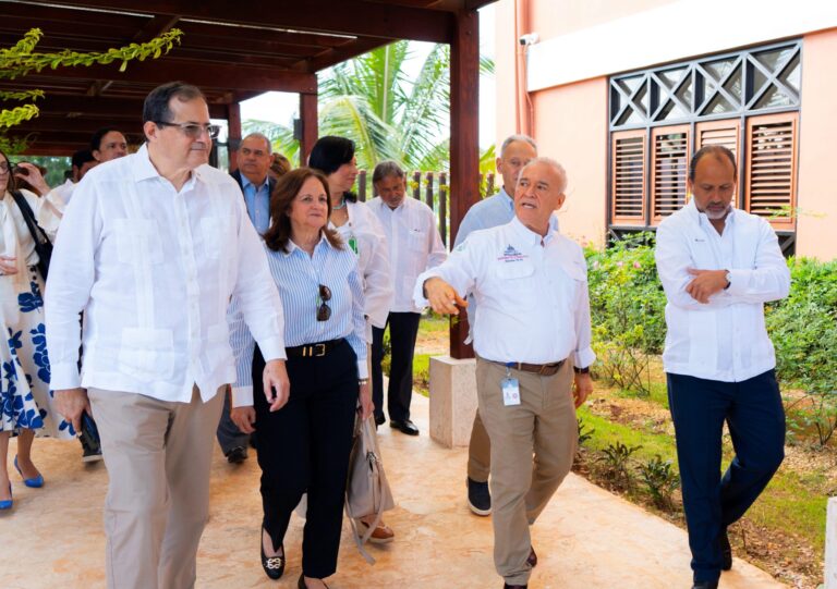 Presentan a BHD avances del
desarrollo Ciudad Juan Bosch