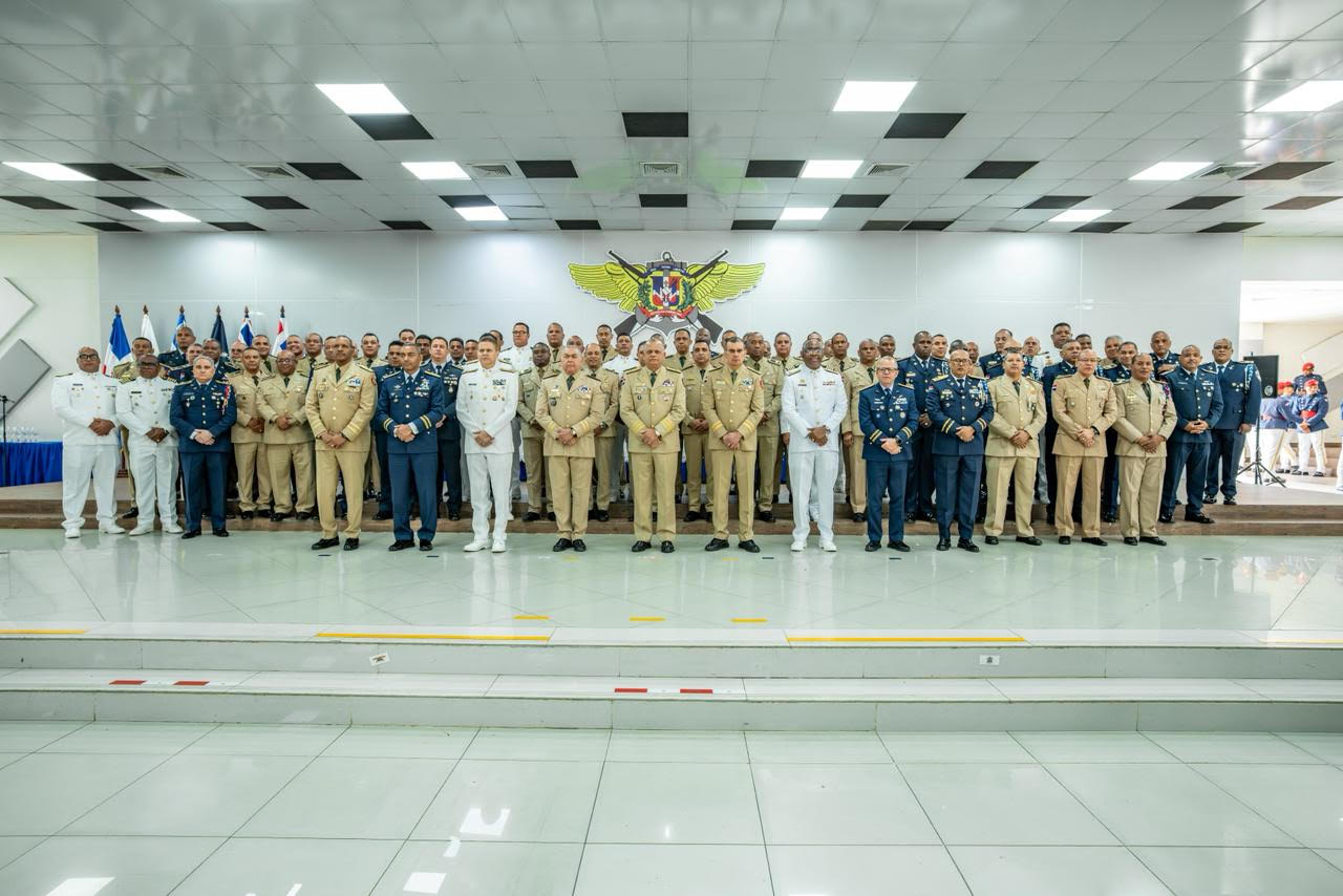 Reconocen a oficiales de las fuerzas militares dominicanas