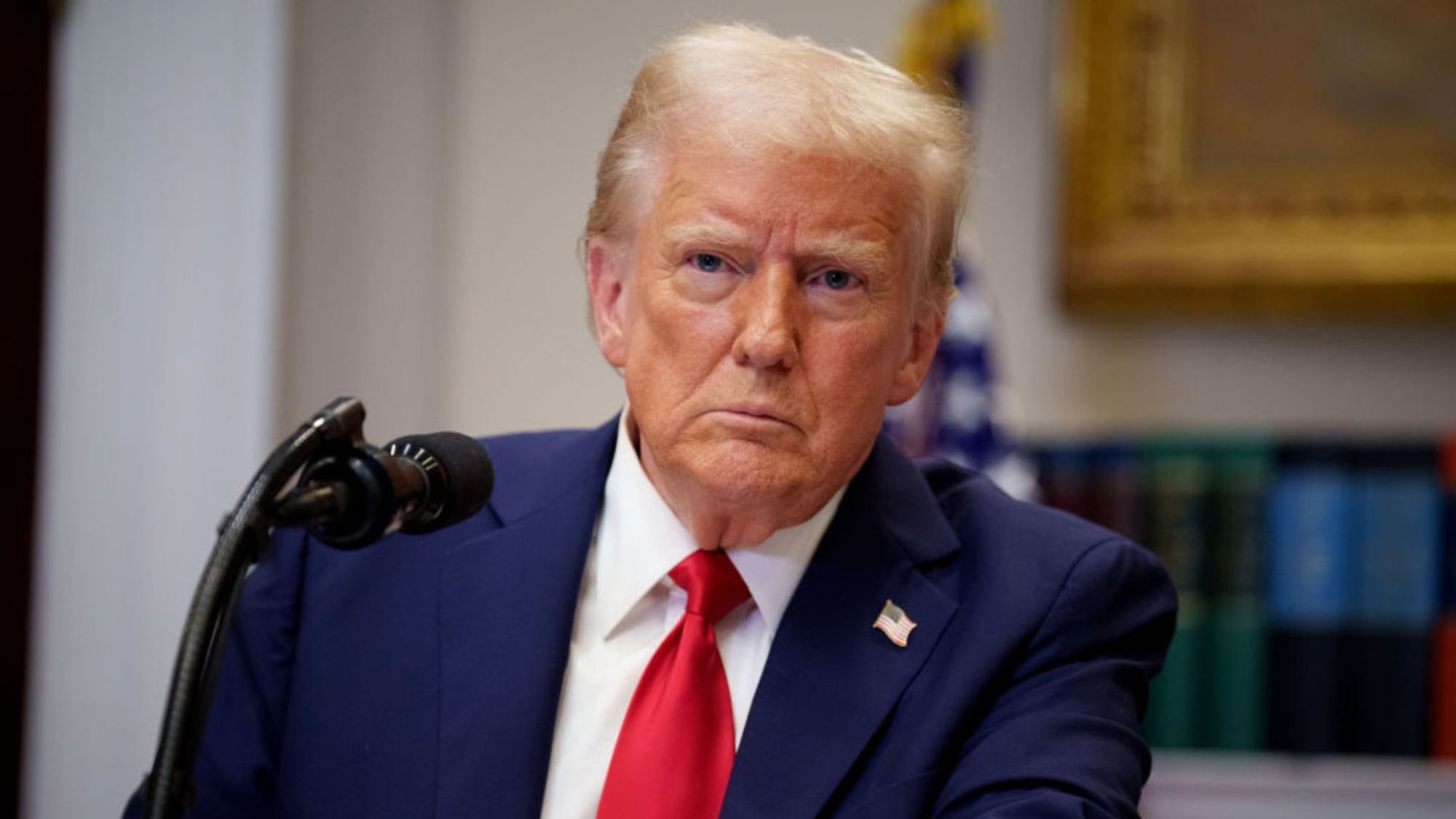 Trump endurece plan para quitar ciudadanía a nacidos fuera de EU