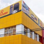 Un fuego afecta tienda L&R Comercial en Charles de Gaulle