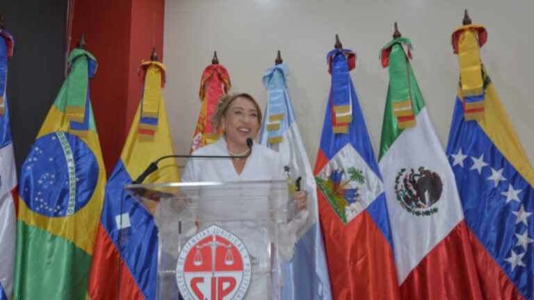 Finaliza con éxito la Primera Cumbre Mundial de Derechos con firma de Memorando de Entendimiento entre la Colegiatura Mundial de Abogadas y UNAPA - Imagen