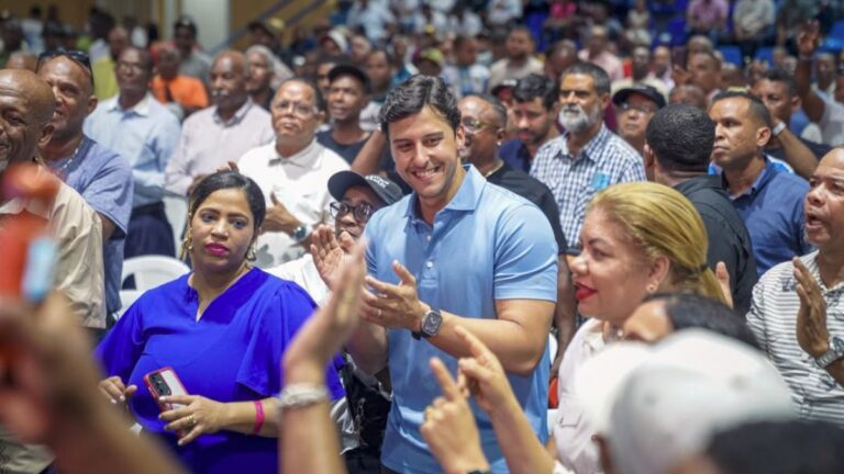 ¡Histórico! Raymond Rodríguez sorprende a más de 750 padres del Distrito Nacional con una multitudinaria celebración por adelantado de su día - Imagen