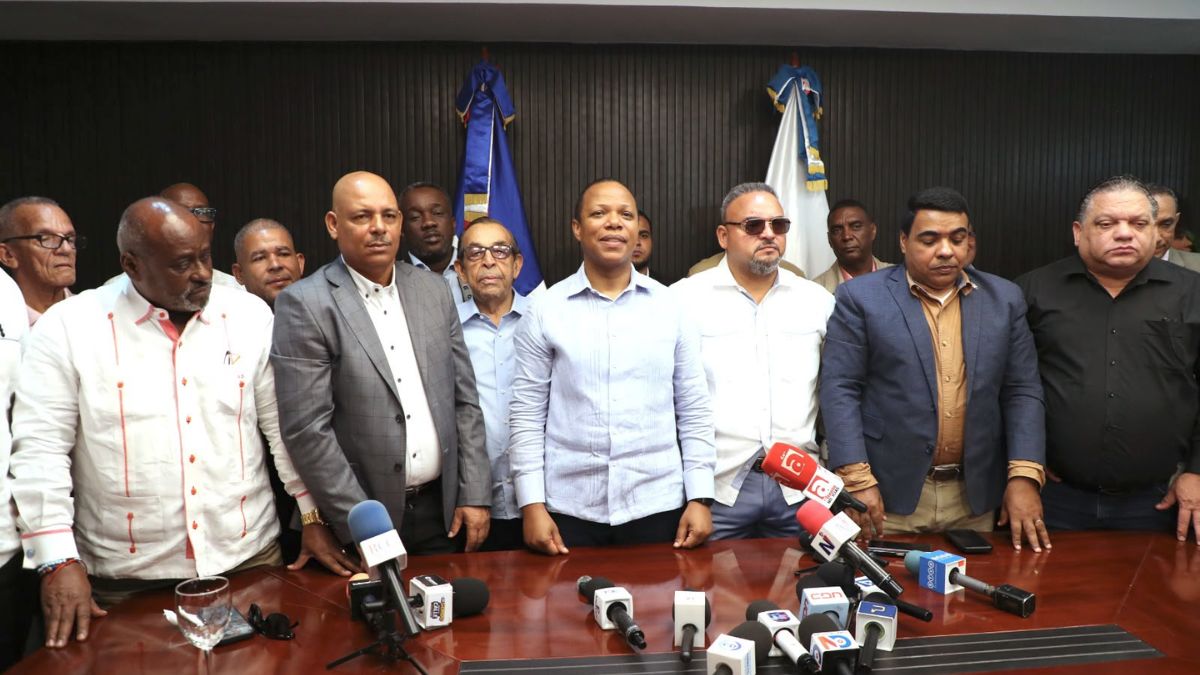 Transportistas respaldan al INTRANT, ratifican que no habrá aumento del pasaje y apoyan operativo de fiscalización en Santiago - Imagen