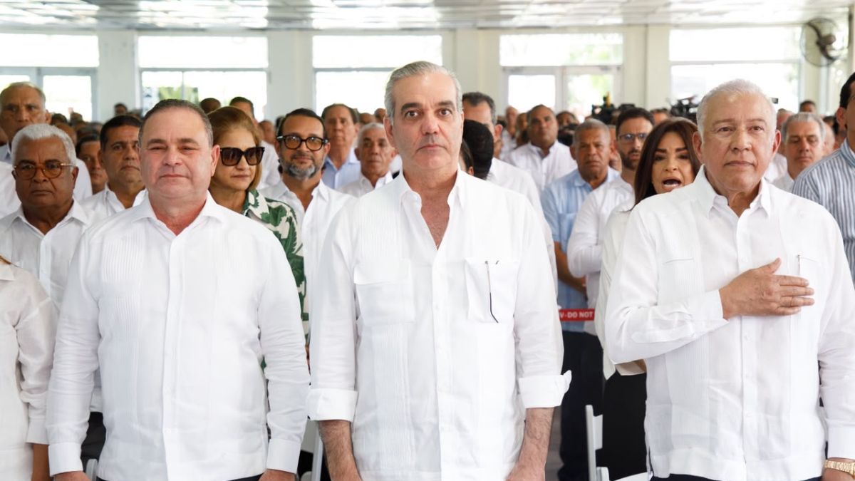 Presidente Abinader agradece el compromiso del sector agropecuario y afirma que el reconocimiento de la FAO pertenece a todo el pueblo dominicano, especialmente a hombres y mujeres que trabajan día a día en el campo - Imagen