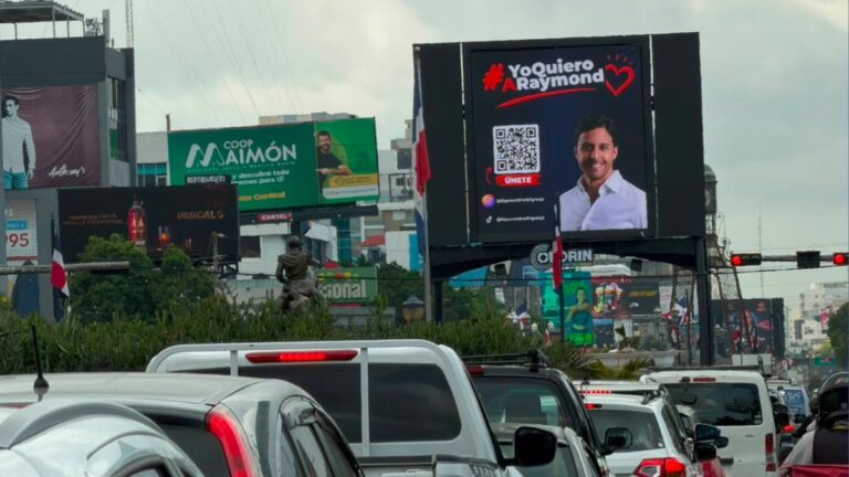 ¿TÚ TAMBIÉN LA VISTE? Las vallas de Raymond Rodríguez generan conversación en Santo Domingo - Imagen