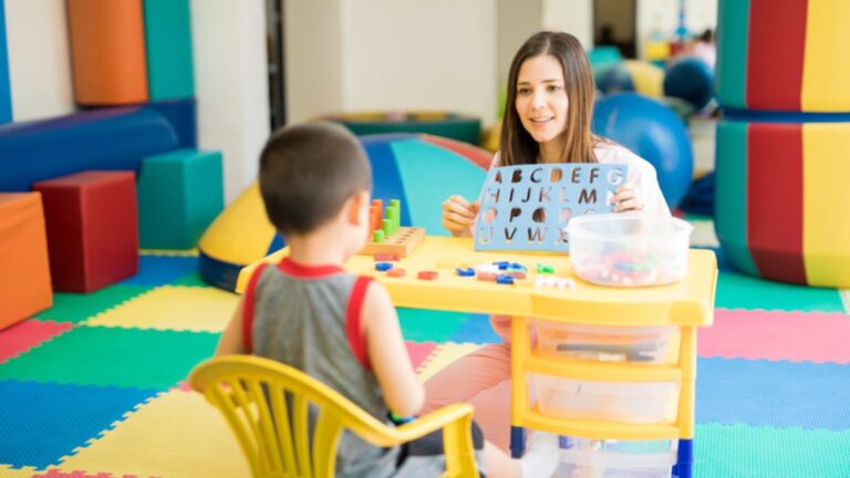 Niños con autismo en Barahona enfrentan falta de ayuda para recibir terapias especializadas. - Imagen