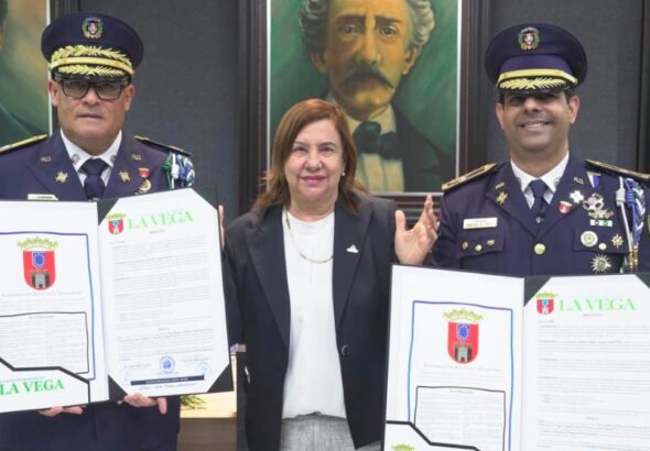 Alcaldía de La Vega distingue como hijos adoptivos y meritorios al general Juan Pablo Ferreira Verás y al coronel Rafael Guillermo Guzmán Chomalí - Imagen