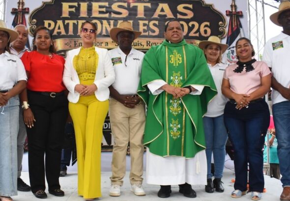 San Luis inicia sus Fiestas Patronales 2026 con un desfile encabezado por la Alcaldesa y el Padre Silva - Imagen