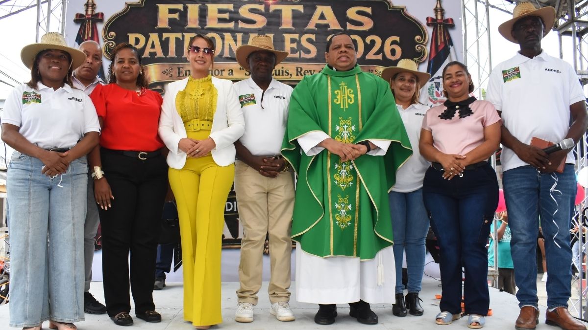 San Luis inicia sus Fiestas Patronales 2026 con un desfile encabezado por la Alcaldesa y el Padre Silva - Imagen