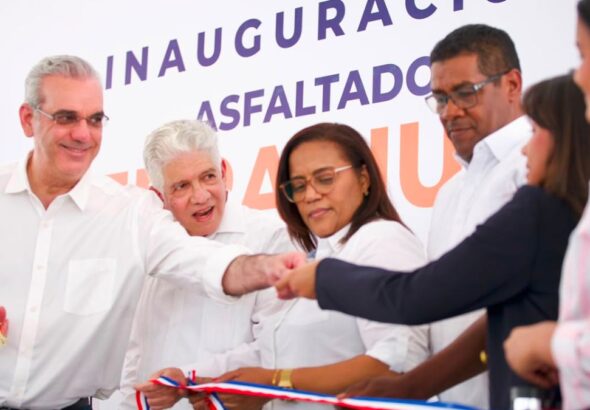 Presidente Abinader inaugura puente sobre río Penitente en Boca de Cachón uniendo comunidades históricamente aisladas; impacta a más de 11,750 personas - Imagen