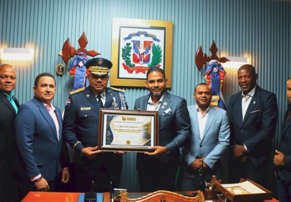 Cámara de Comercio y Empresarial de Santo Domingo Norte reconoce labor del general Miguel Ángel Peña Vásquez - Imagen