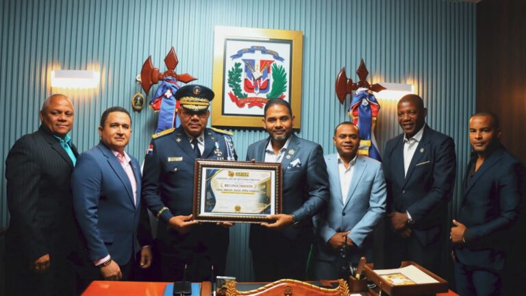 Cámara de Comercio y Empresarial de Santo Domingo Norte reconoce labor del general Miguel Ángel Peña Vásquez - Imagen