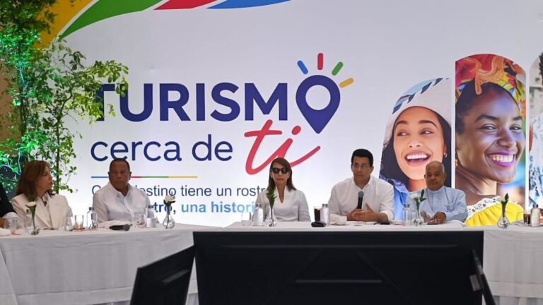 David Collado lanza en Puerto Plata el programa nacional “Turismo Cerca de Ti”. - Imagen