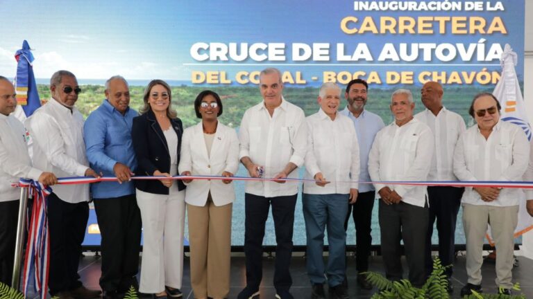 Tras 25 años de espera, presidente Abinader inaugura la carretera de Boca de Chavón - Imagen