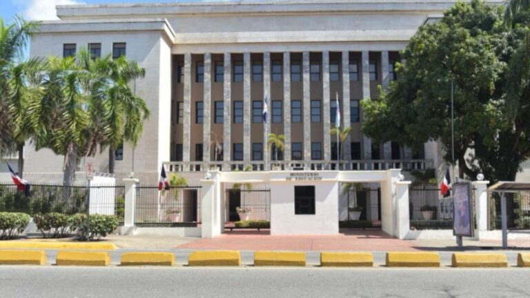 Educación RD avanza en Ciencias, equidad, acceso y aprendizaje, según PISA y UNESCO - Imagen