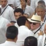 Hipólito y David se saludan con cariño y beso - Imagen