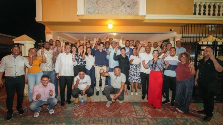 José Montás oficializa respaldo a Wellington Arnaud junto a su equipo político y fortalece el proyecto presidencial en San Cristóbal - Imagen