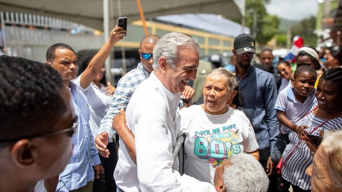 Luis Abinader agradece el cariño y respaldo recibido de su gente en San Cristóbal - Imagen
