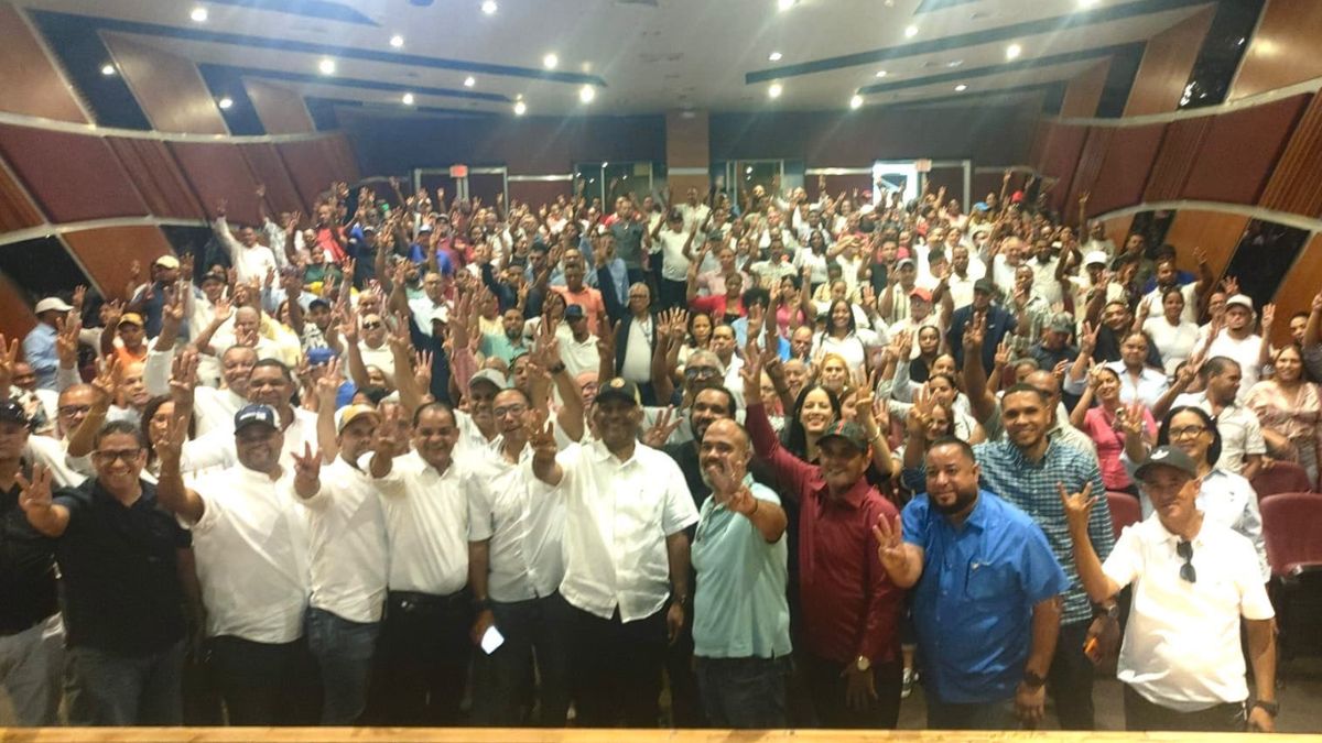 Proyecto presidencial Wellington Arnaud 2028 capacita equipo de la Línea Noroeste para fortalecer trabajo territorial - Imagen