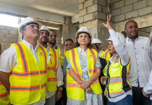Vicepresidenta Raquel Peña supervisa construcción del Hospital Traumatológico Luis L. Bogaert en Mao - Imagen
