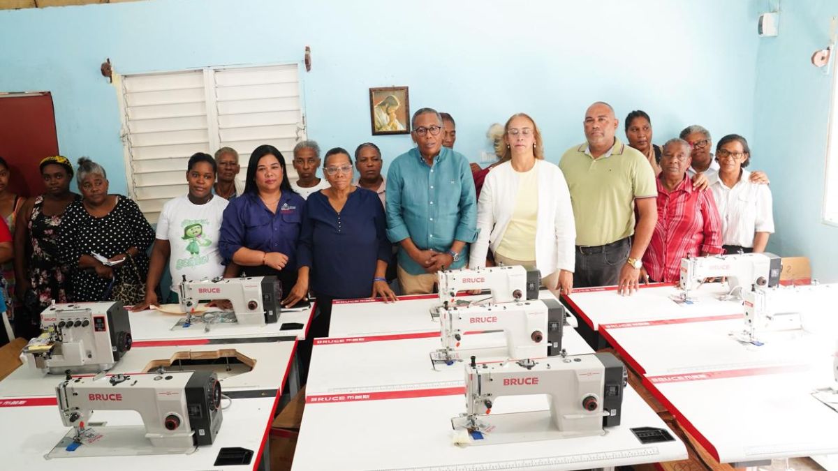 DASAC entrega modernas máquinas de coser a congregación religiosa a fin de contribuir al desarrollo del autoempleo de mujeres en San Cristóbal - Imagen