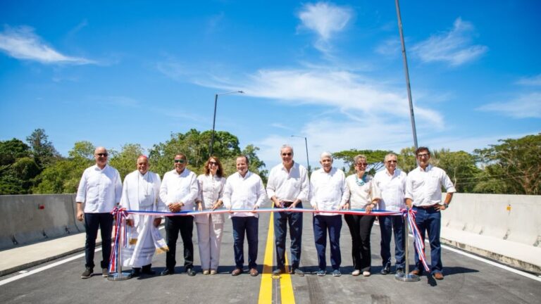Presidente Abinader inaugura en tiempo récord nuevo puente sobre el río Camú y restablece conexión entre Santiago y Puerto Plata - Imagen