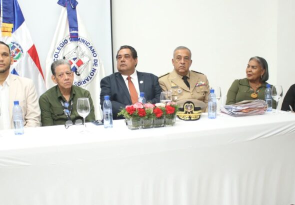 Permiso digital de menores genera RD$1.3 millones para notarios durante agosto - Imagen