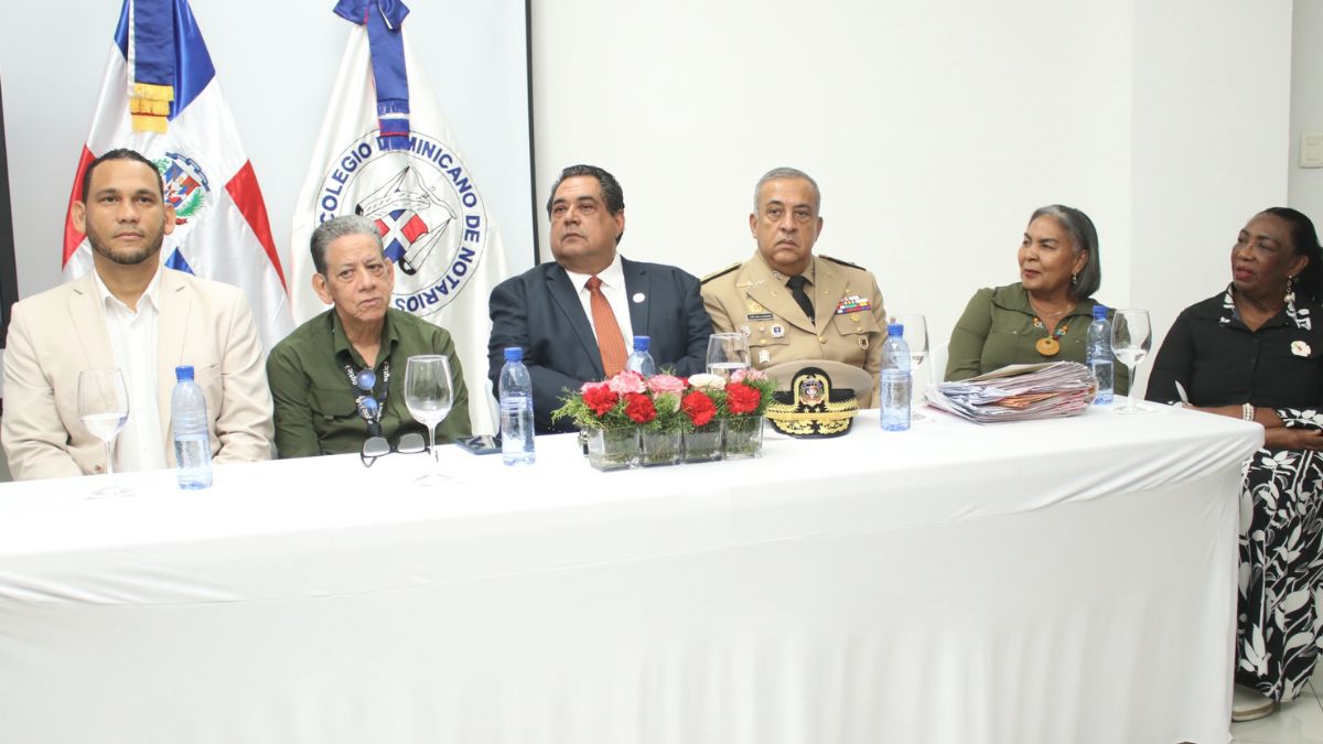 Permiso digital de menores genera RD$1.3 millones para notarios durante agosto - Imagen