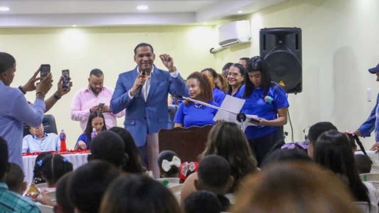 Premio a la Excelencia Orlando Martínez reconoce a 132 estudiantes; 20 alcanzaron índice perfecto de 100 - Imagen