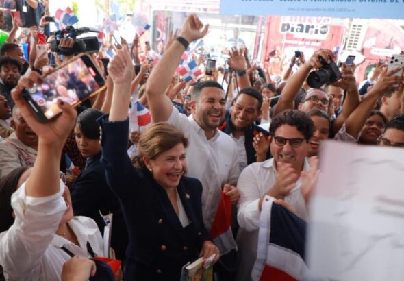 República Dominicana rompe récord con 500 horas de lectura corrida - Imagen
