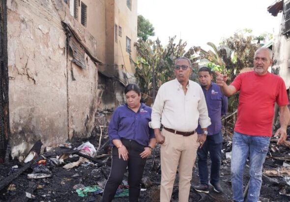 Gobierno acude en auxilio de familias afectadas por incendio en la zona Colonial a través de DASAC - Imagen