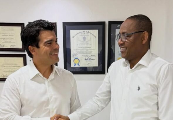 El diputado Carlos Sánchez se suma al proyecto de Wellington Arnaud y refuerza su estructura política en el Distrito Nacional - Imagen