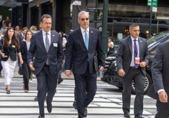 Abinader recorre a pie calles de Nueva York durante su trayecto hacia la Asamblea General de la ONU - Imagen
