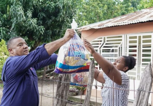 DASAC garantiza alimentación e inicia reparación de techos a familias afectadas por ventarrón en San Juan de la Maguana - Imagen