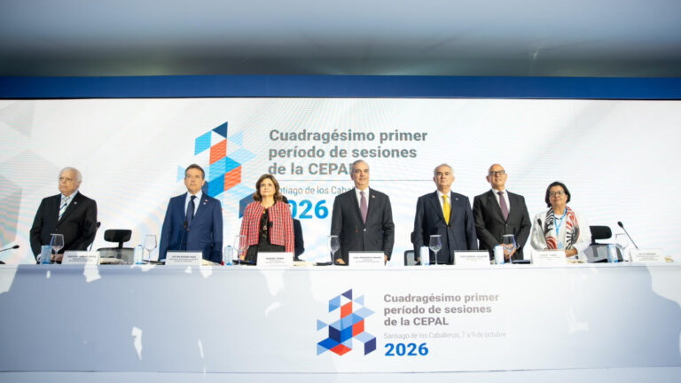 Abinader llama ante la CEPAL a mayor cooperación y un crecimiento que reduzca la pobreza - Imagen