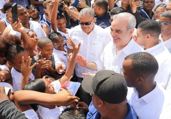 Abinader retoma agenda nacional con entrega de obras y títulos de propiedad - Imagen
