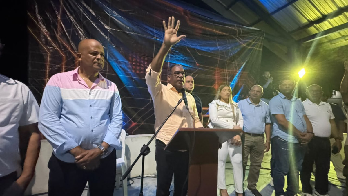 Agustín Burgos continúa organizando y fortaleciendo proyecto de David Collado en La Vega - Imagen