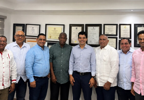Cinco exdiputados se suman al proyecto presidencial de Wellington Arnaud - Imagen