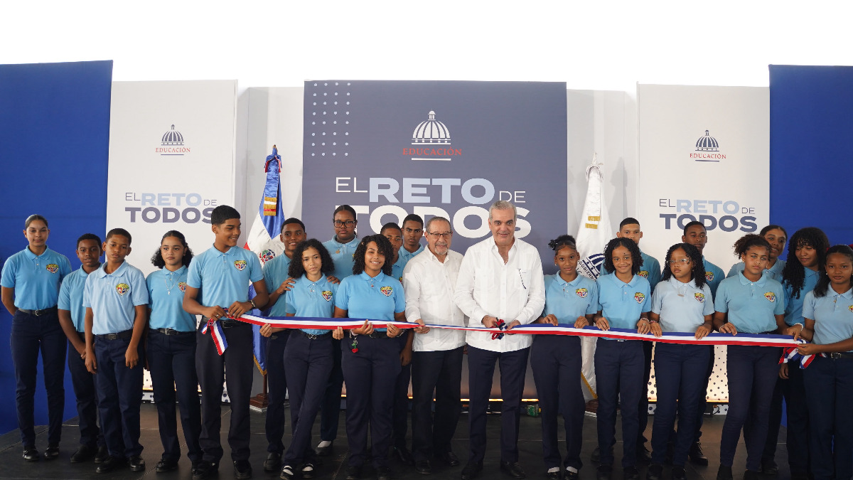 Comunidad educativa de Sabana Perdida celebra nuevas oportunidades para el deporte con entrega de techado escolar - Imagen